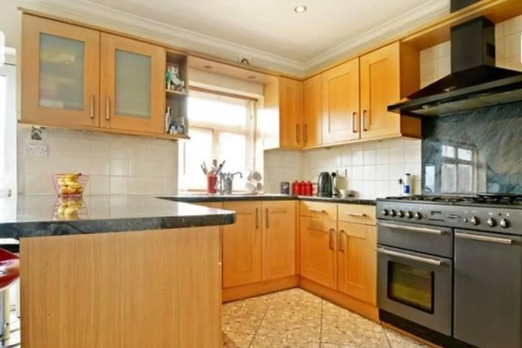 Holiday home Beautiful 6 Bedroom With Spacious Lounge & Rooms Free Parking Erith