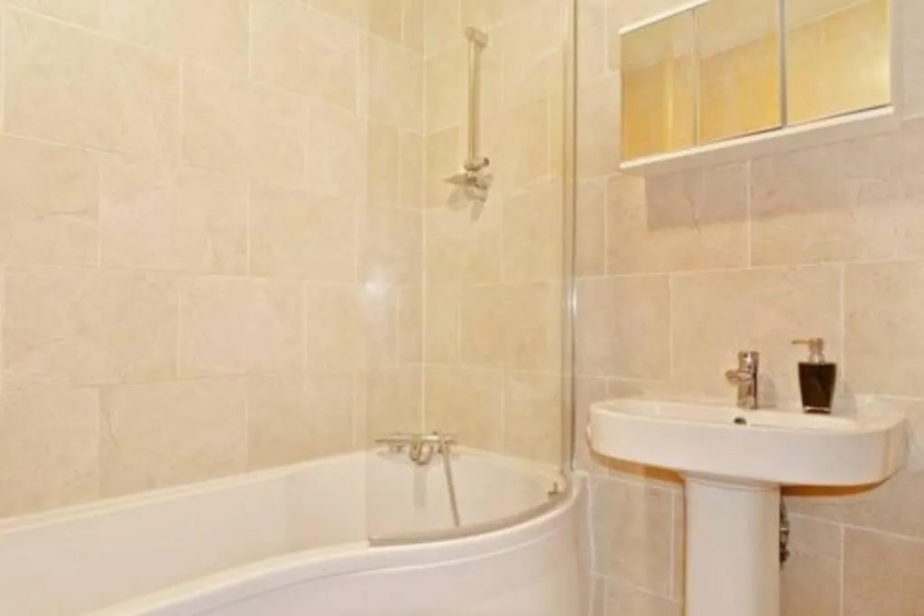 Holiday home Beautiful 6 Bedroom With Spacious Lounge & Rooms Free Parking Erith United Kingdom