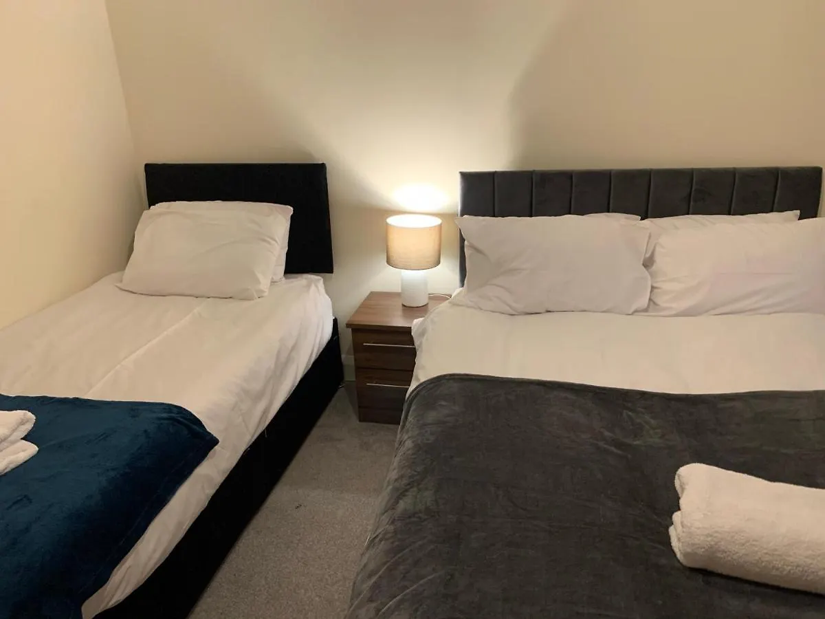 Beautiful 6 Bedroom With Spacious Lounge & Rooms Free Parking Erith 0*,  United Kingdom